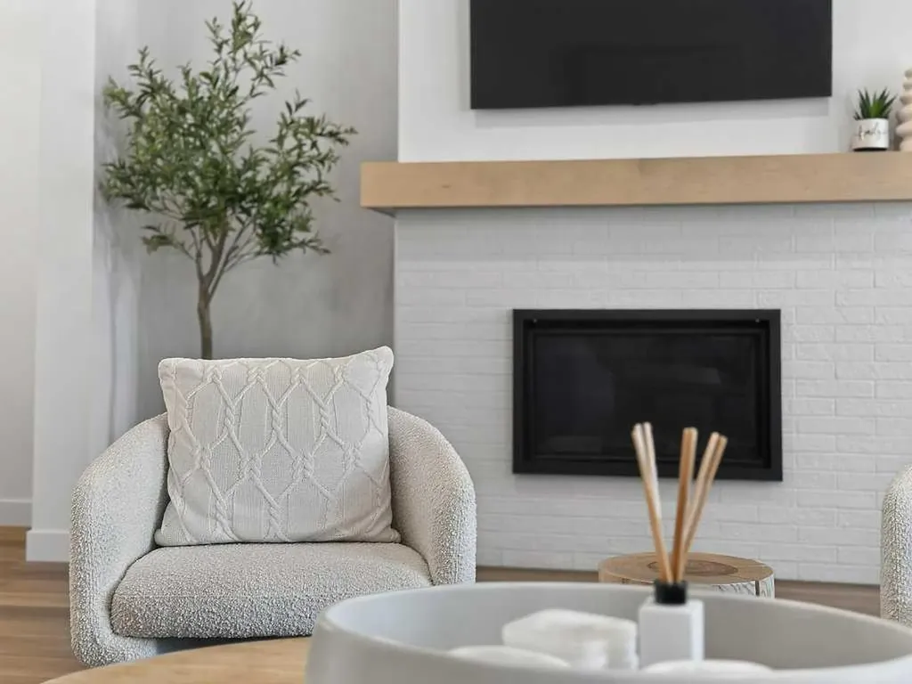 97 Rowmont Heath NW Calgary AB T3L 0H8