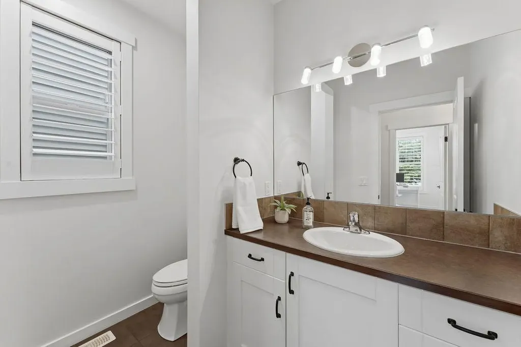 708 Coopers Square SW Airdrie AB T4B 0M1