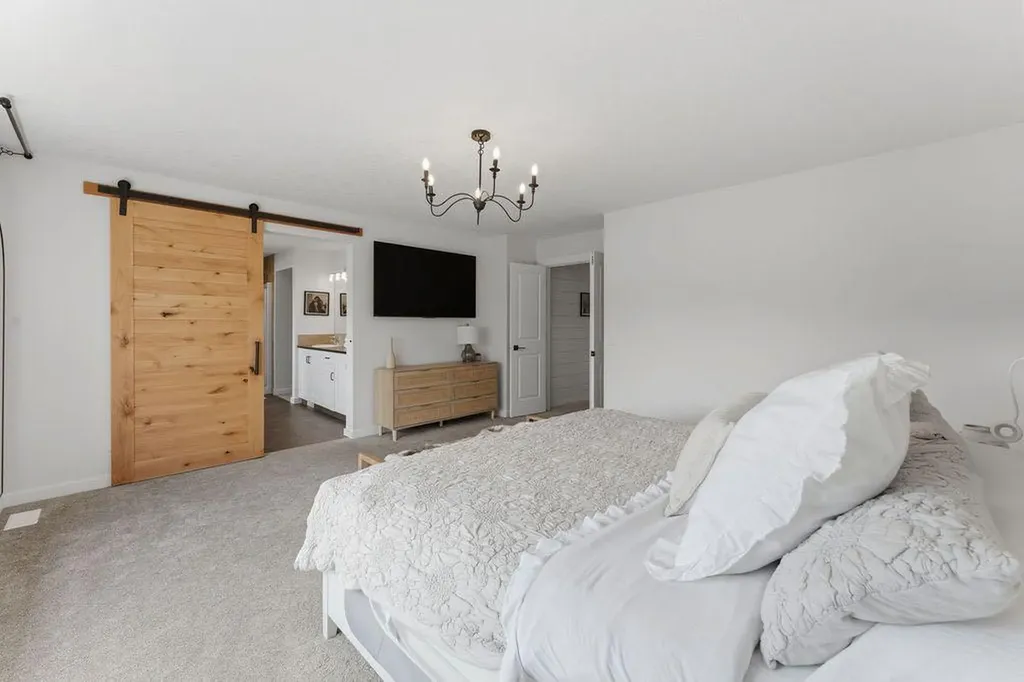 708 Coopers Square SW Airdrie AB T4B 0M1
