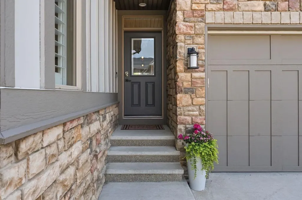 708 Coopers Square SW Airdrie AB T4B 0M1