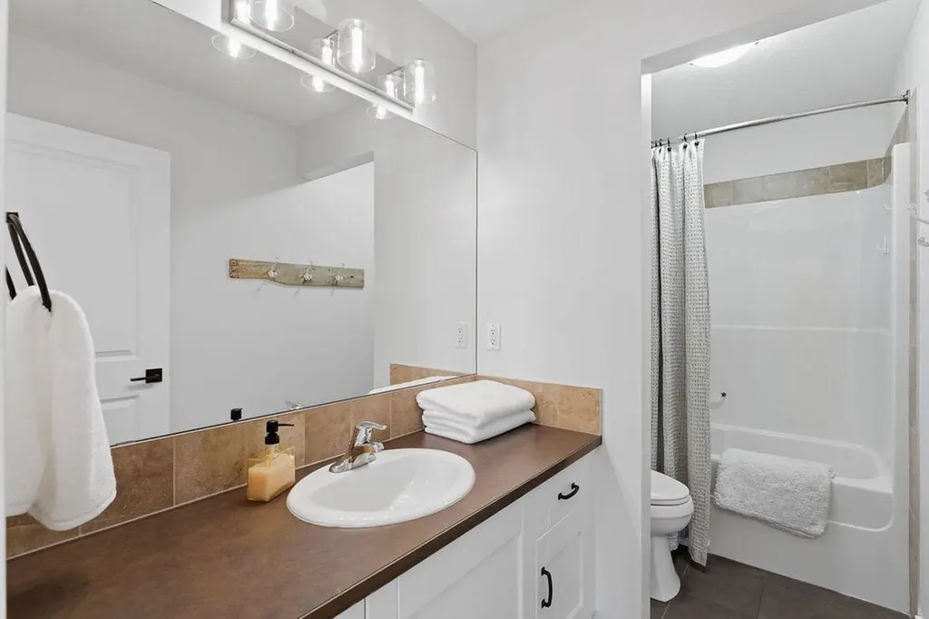 708 Coopers Square SW Airdrie AB T4B 0M1
