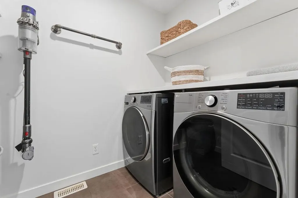 708 Coopers Square SW Airdrie AB T4B 0M1