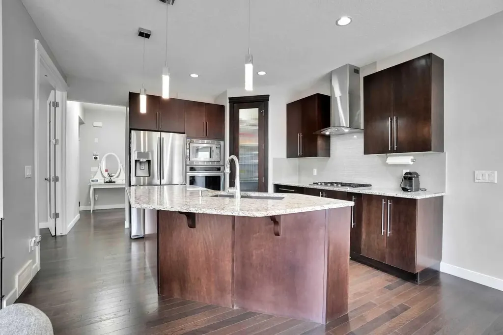 49 Sherwood Gate NW Calgary AB T3R0N9
