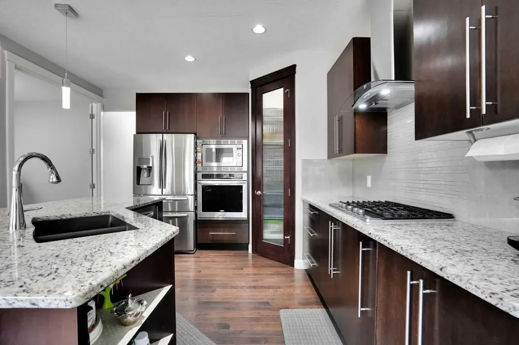 49 Sherwood Gate NW Calgary AB T3R0N9