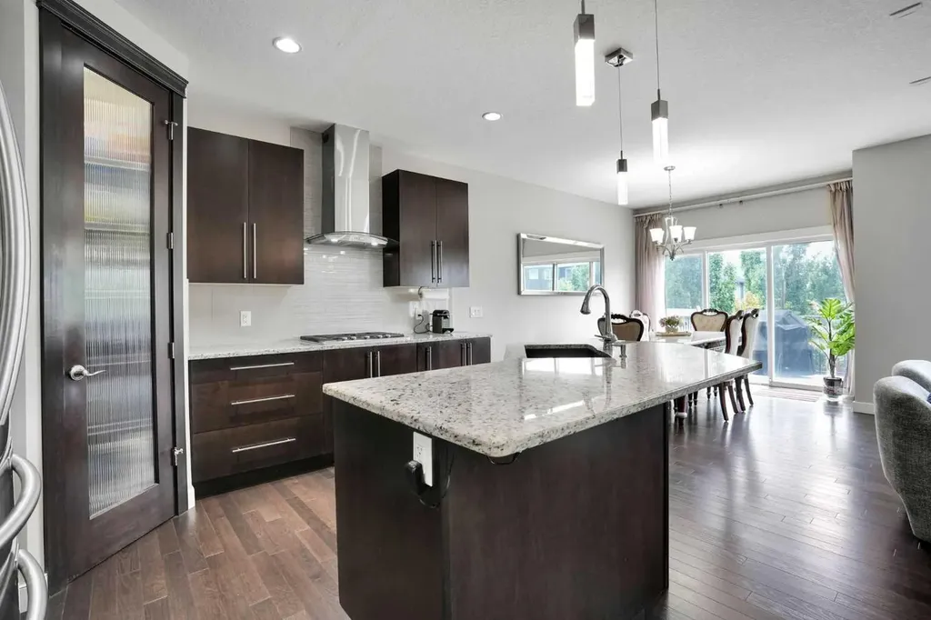 49 Sherwood Gate NW Calgary AB T3R0N9