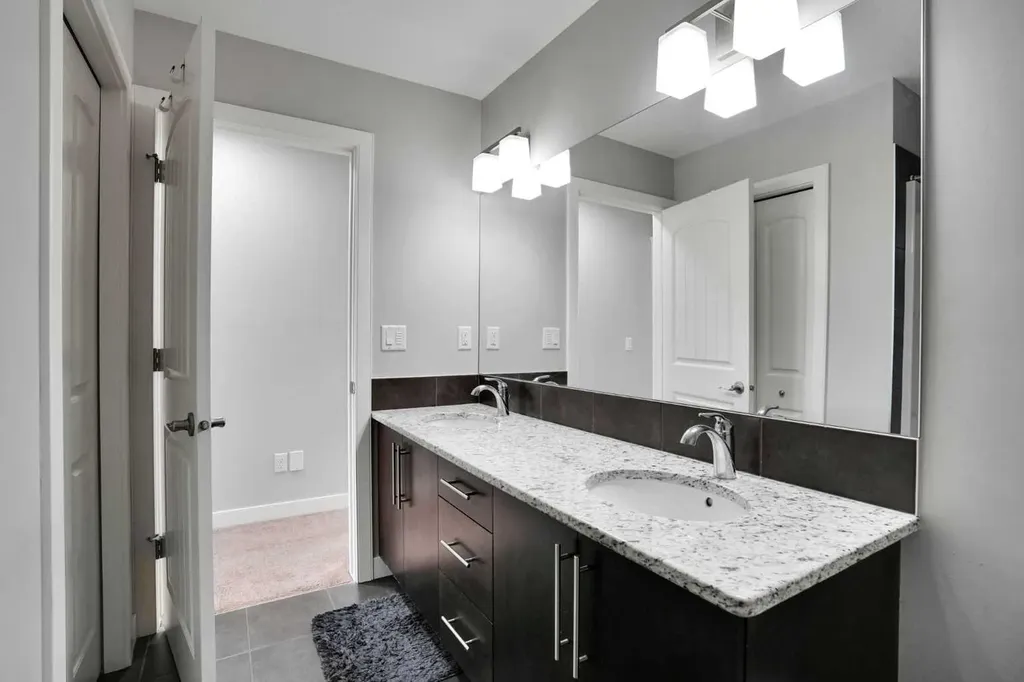 49 Sherwood Gate NW Calgary AB T3R0N9