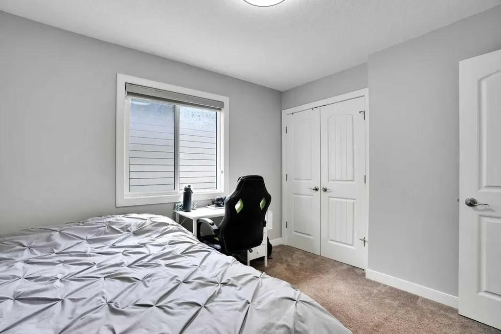 49 Sherwood Gate NW Calgary AB T3R0N9