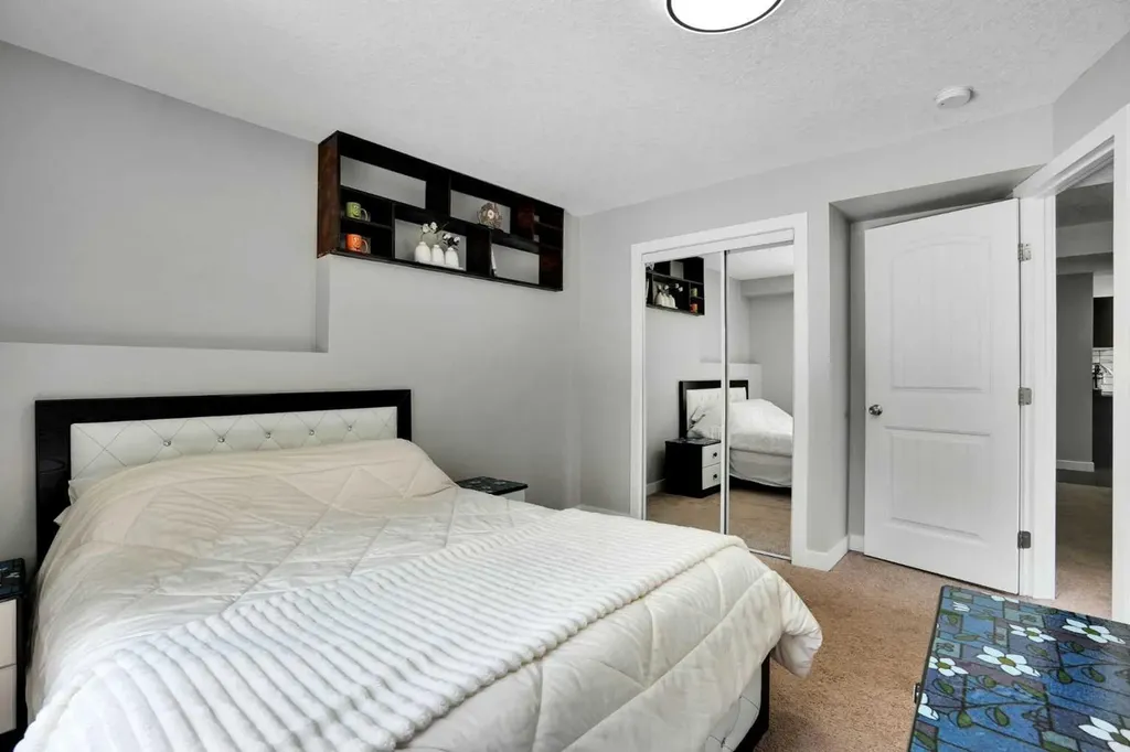 49 Sherwood Gate NW Calgary AB T3R0N9