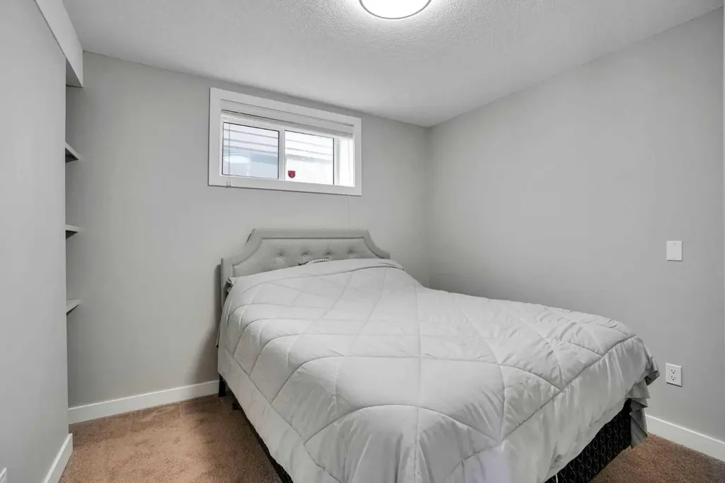 49 Sherwood Gate NW Calgary AB T3R0N9