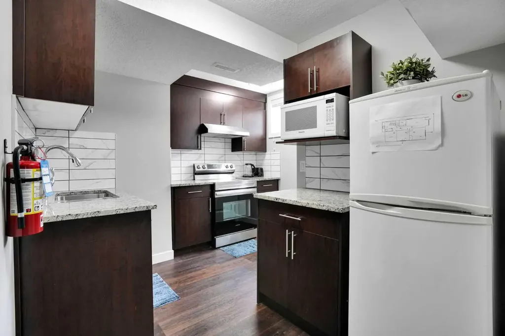 49 Sherwood Gate NW Calgary AB T3R0N9