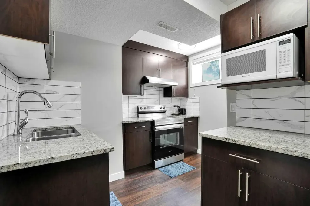 49 Sherwood Gate NW Calgary AB T3R0N9
