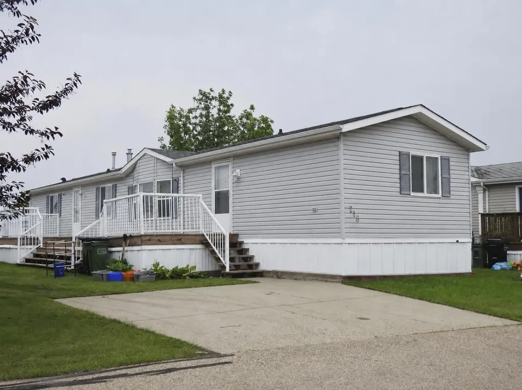218 Oak Wood Drive NW Edmonton AB T6P 0A4