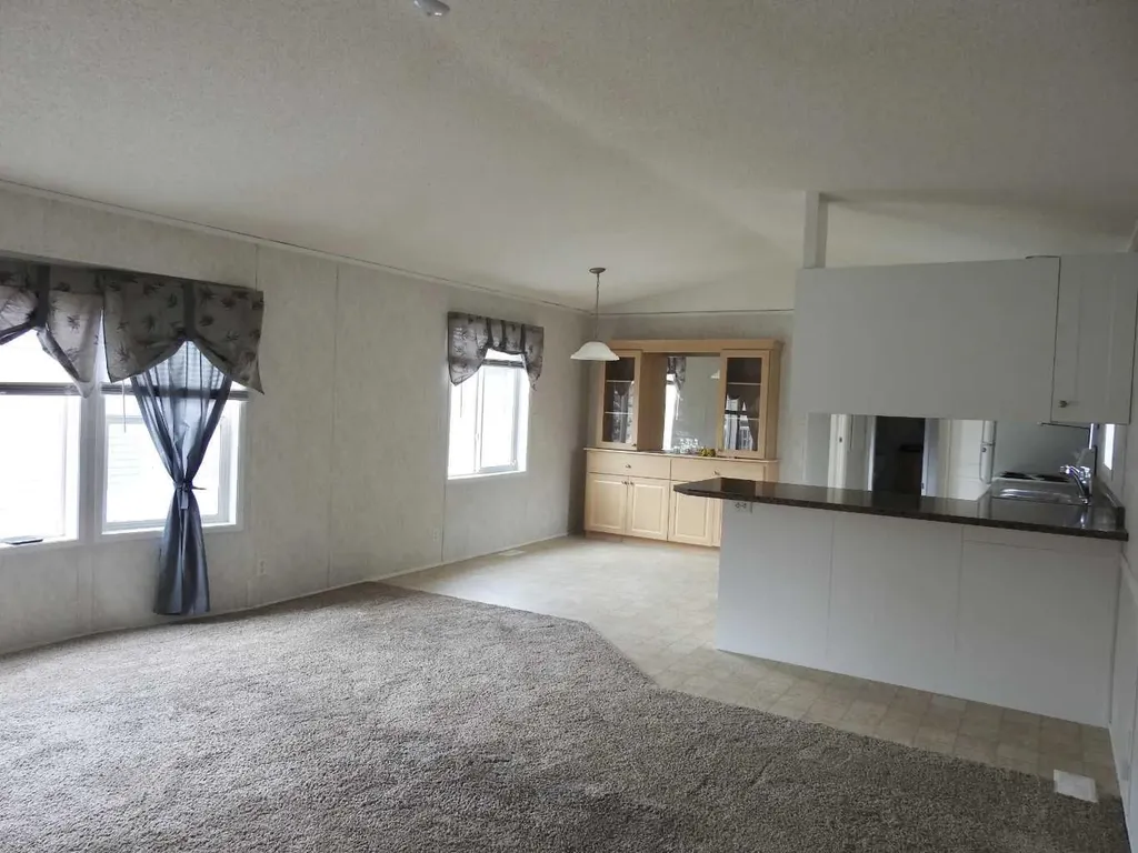 218 Oak Wood Drive NW Edmonton AB T6P 0A4