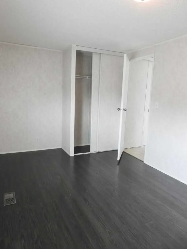 218 Oak Wood Drive NW Edmonton AB T6P 0A4