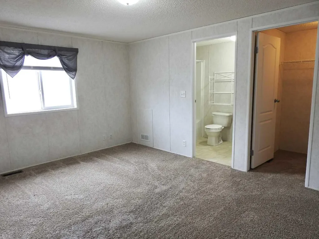 218 Oak Wood Drive NW Edmonton AB T6P 0A4