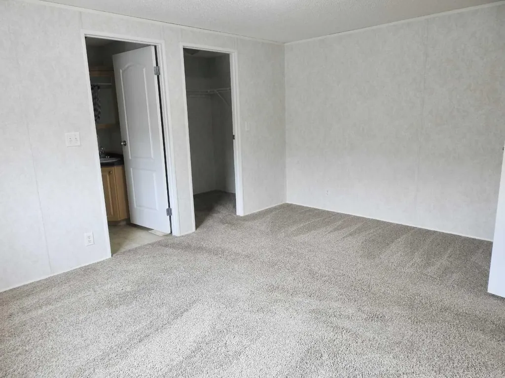 218 Oak Wood Drive NW Edmonton AB T6P 0A4