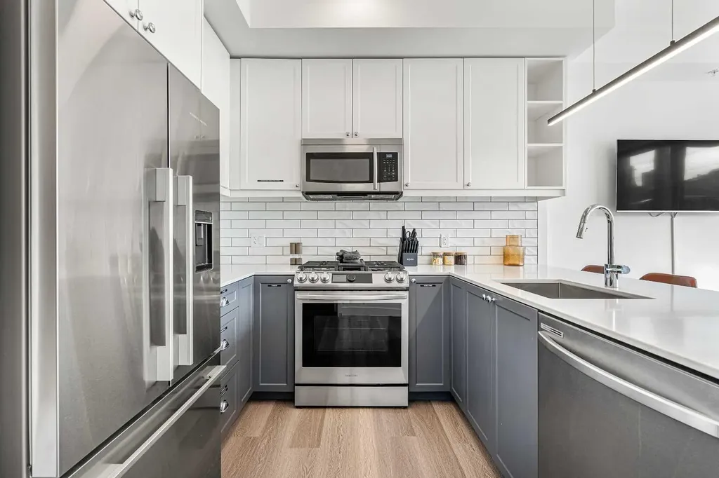 329 9a Street NW Calgary AB T2N1T7