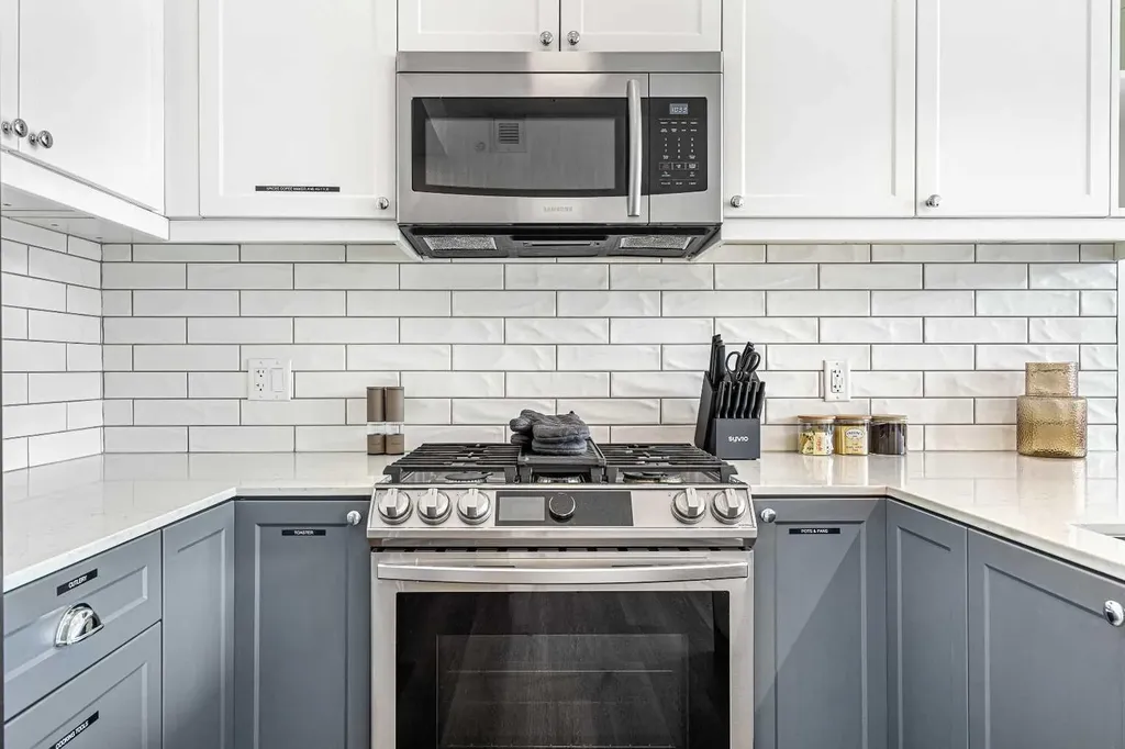 329 9a Street NW Calgary AB T2N1T7