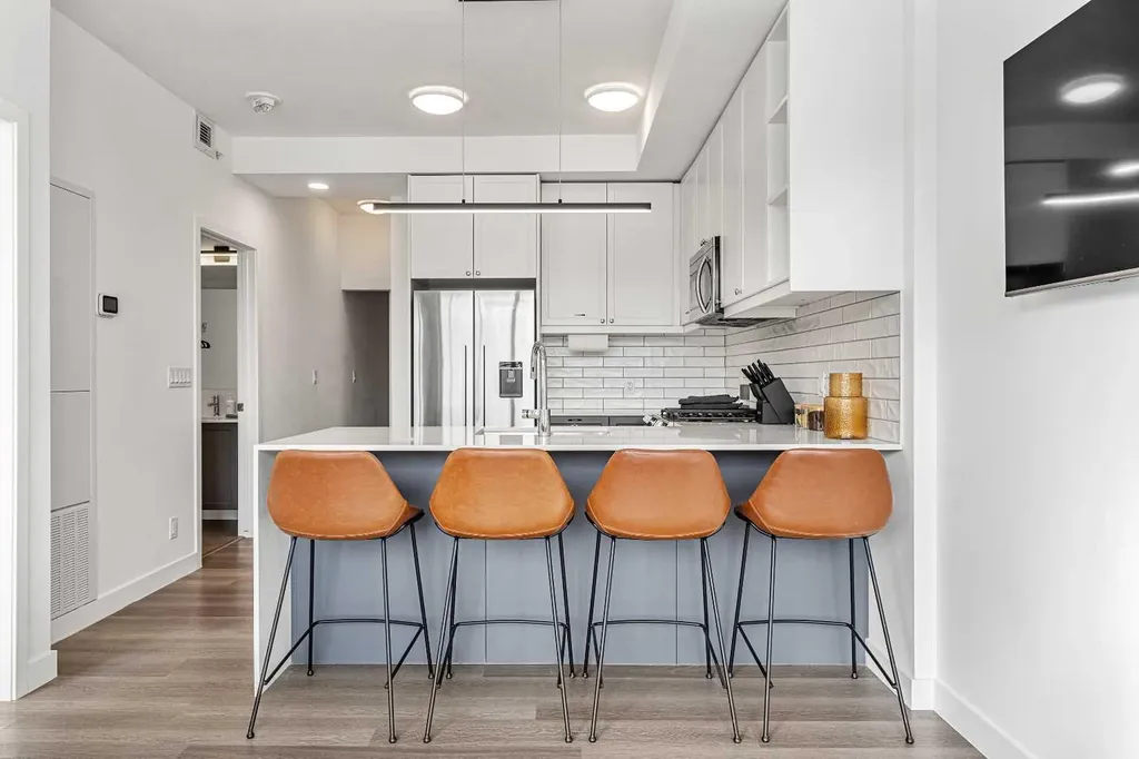 329 9a Street NW Calgary AB T2N1T7