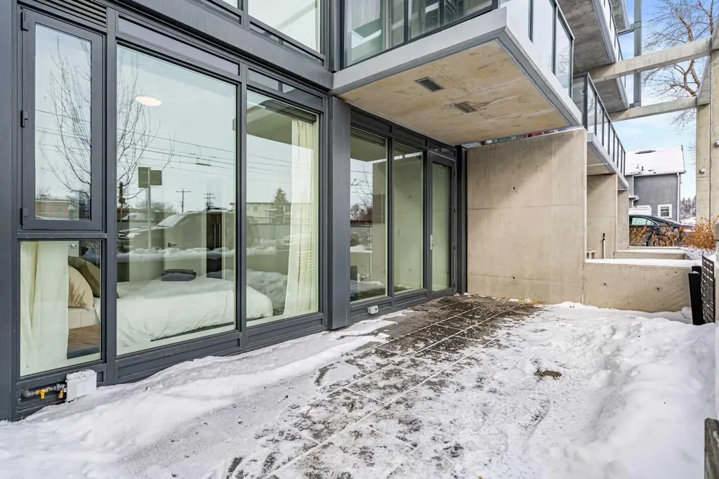 329 9a Street NW Calgary AB T2N1T7
