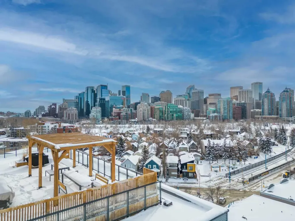 329 9a Street NW Calgary AB T2N1T7
