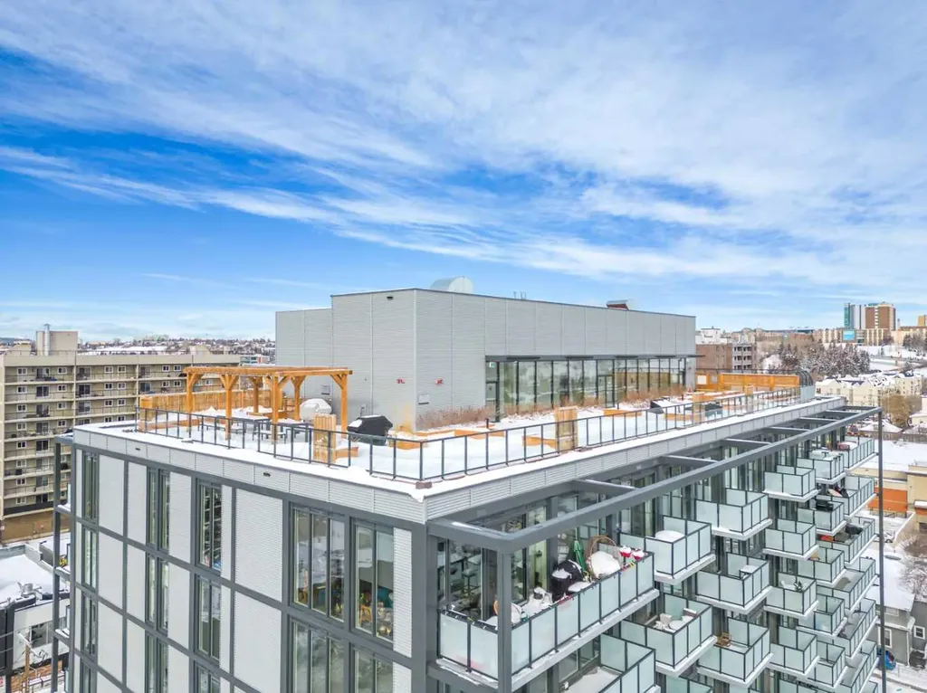 329 9a Street NW Calgary AB T2N1T7