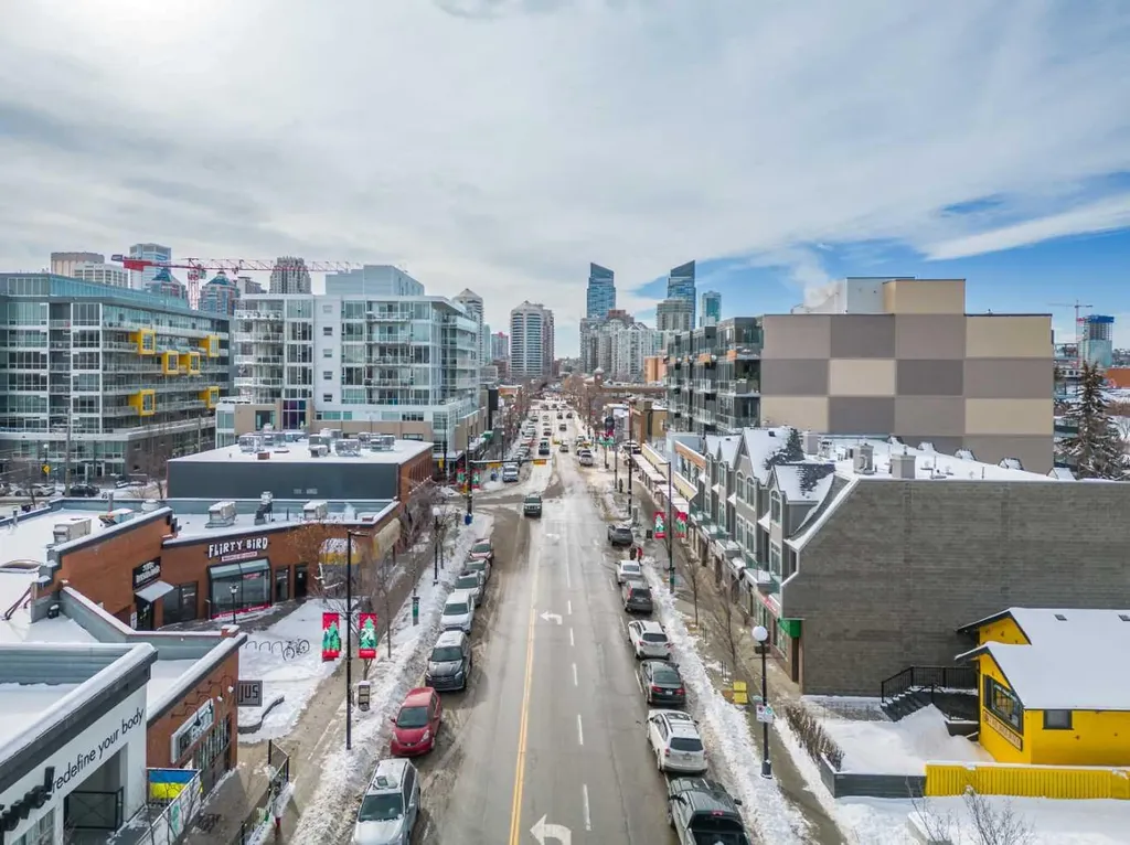 329 9a Street NW Calgary AB T2N1T7