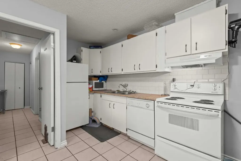 110 1 Avenue N Trochu AB T0M2C0