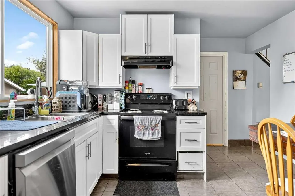 219 Penworth Drive SE Calgary AB T2A 5E2