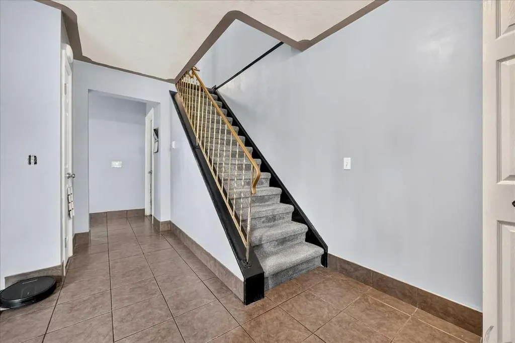 219 Penworth Drive SE Calgary AB T2A 5E2
