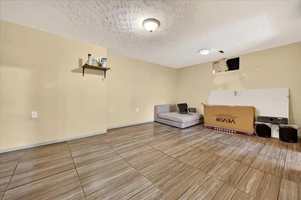 219 Penworth Drive SE Calgary AB T2A 5E2