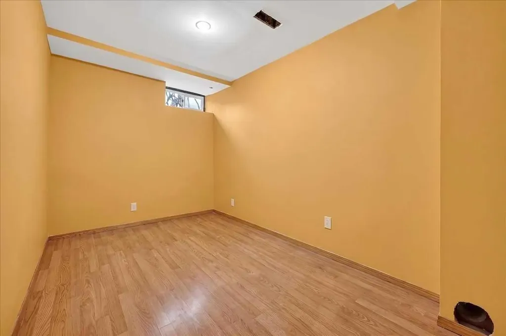 219 Penworth Drive SE Calgary AB T2A 5E2