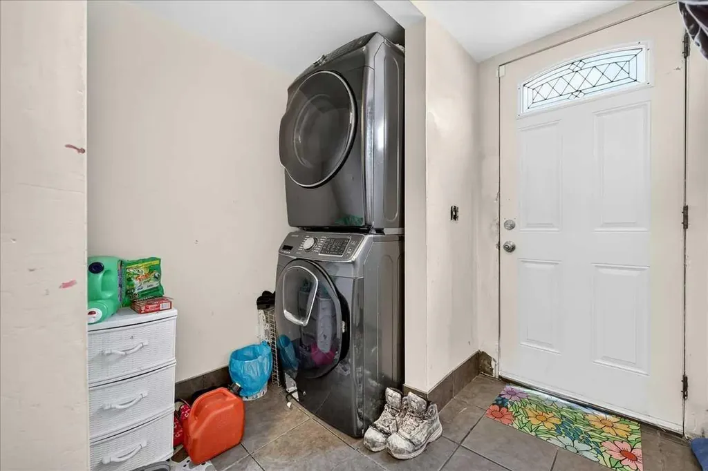 219 Penworth Drive SE Calgary AB T2A 5E2