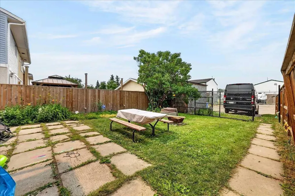 219 Penworth Drive SE Calgary AB T2A 5E2