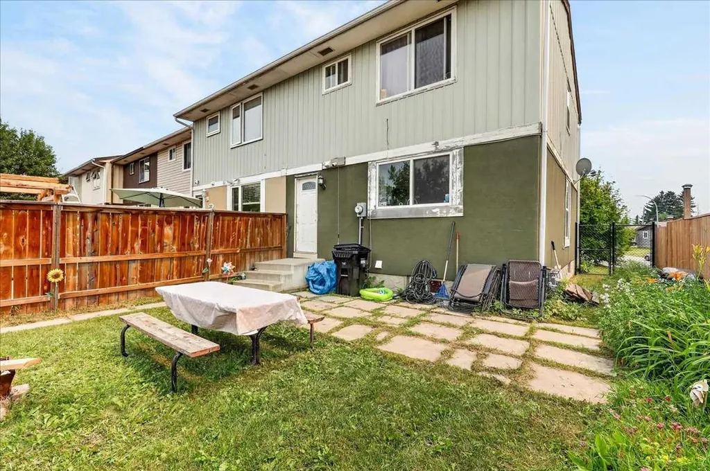 219 Penworth Drive SE Calgary AB T2A 5E2