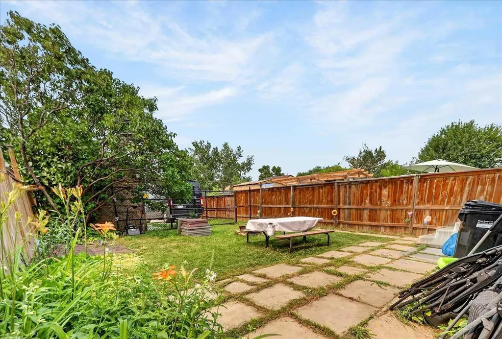 219 Penworth Drive SE Calgary AB T2A 5E2