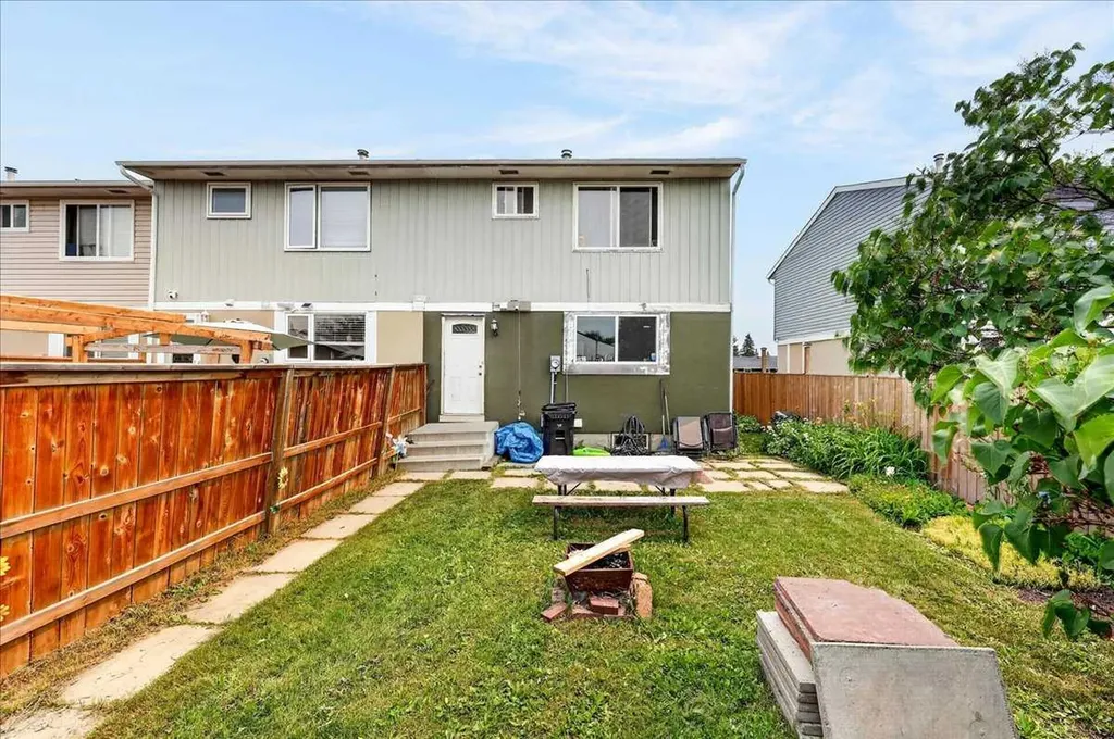219 Penworth Drive SE Calgary AB T2A 5E2
