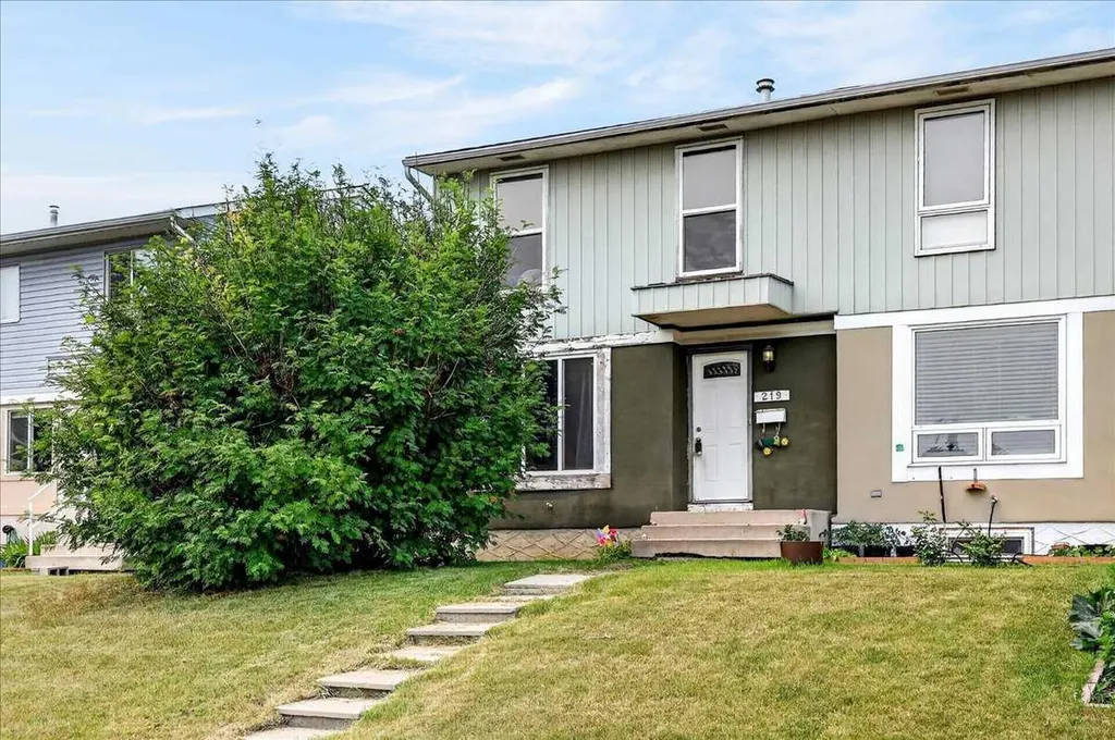 219 Penworth Drive SE Calgary AB T2A 5E2