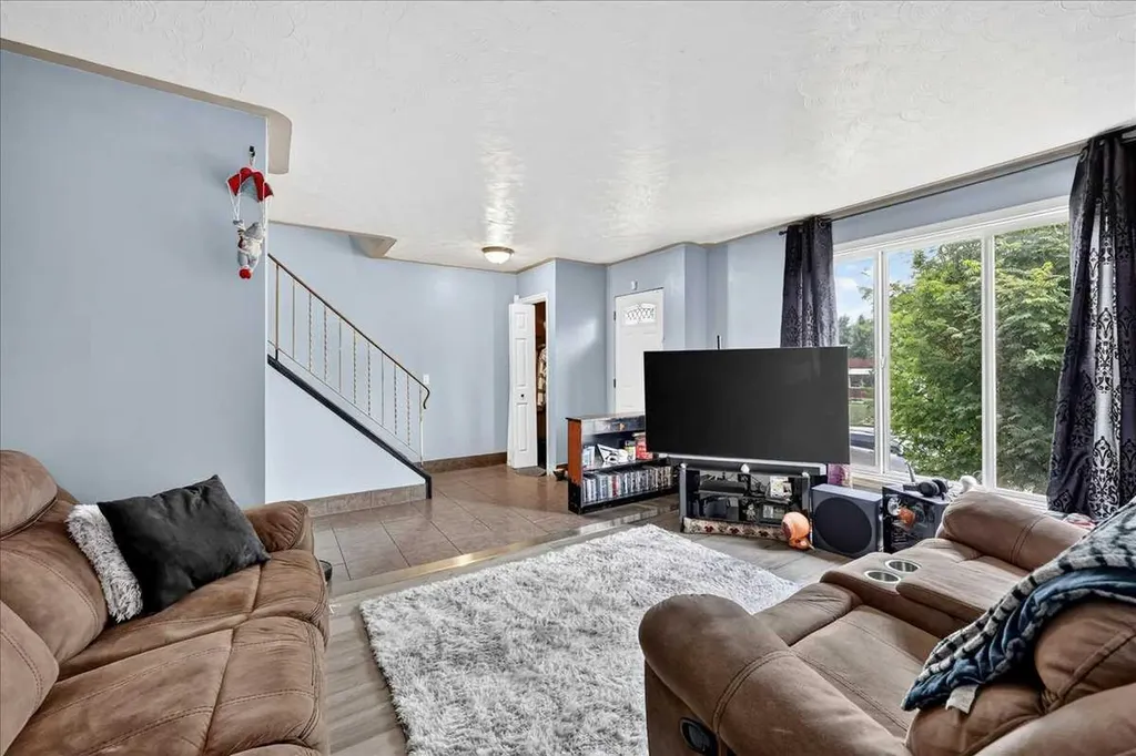 219 Penworth Drive SE Calgary AB T2A 5E2