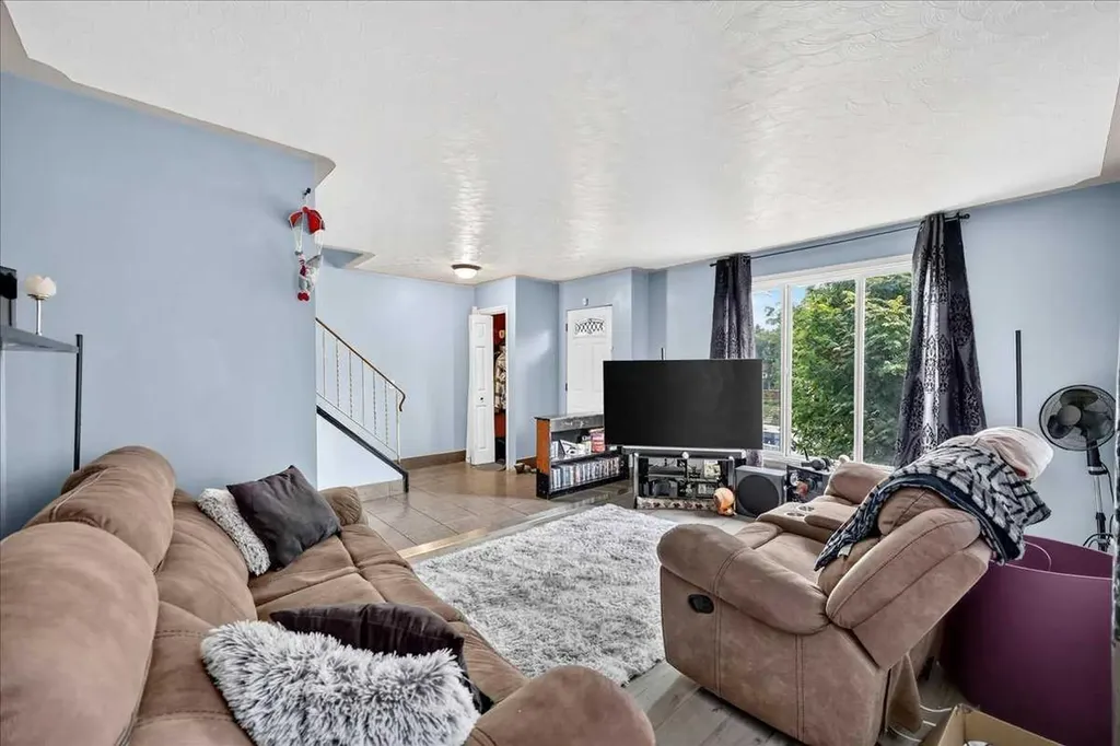 219 Penworth Drive SE Calgary AB T2A 5E2