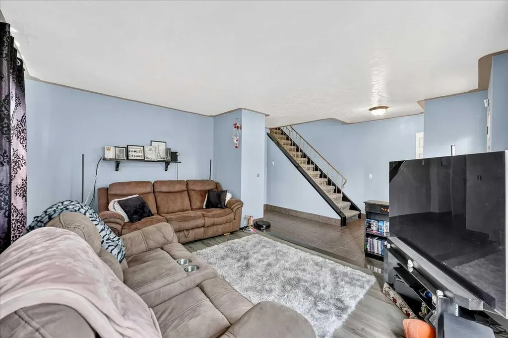 219 Penworth Drive SE Calgary AB T2A 5E2