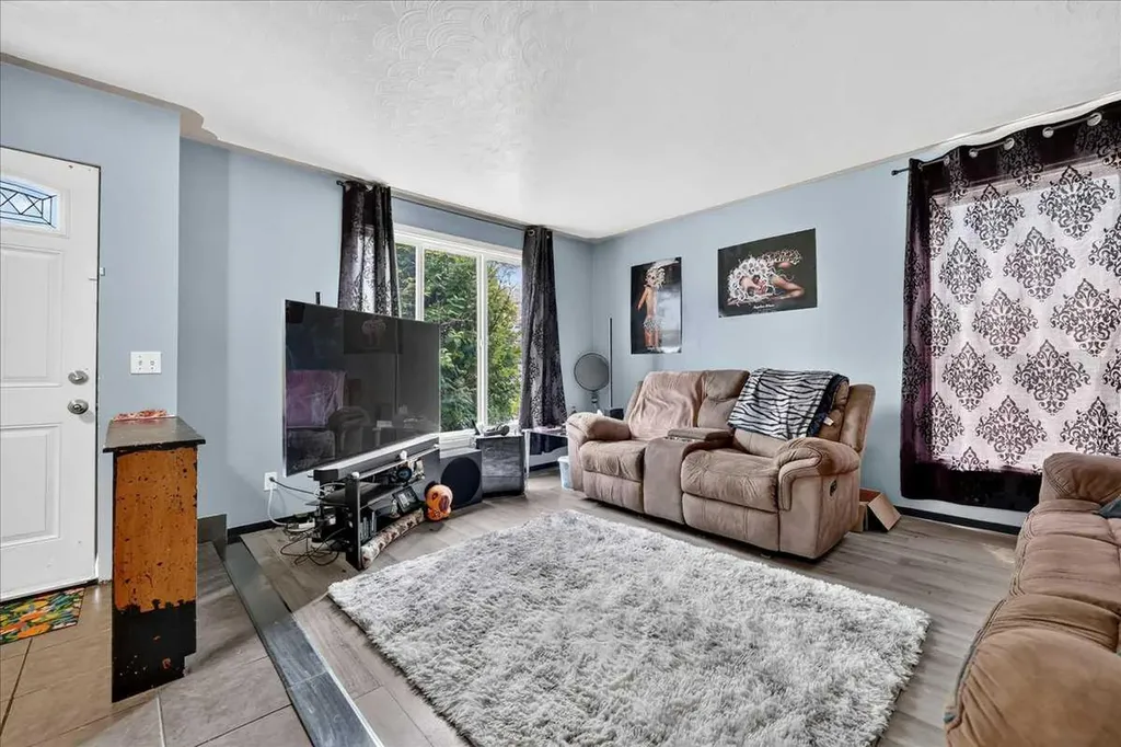 219 Penworth Drive SE Calgary AB T2A 5E2