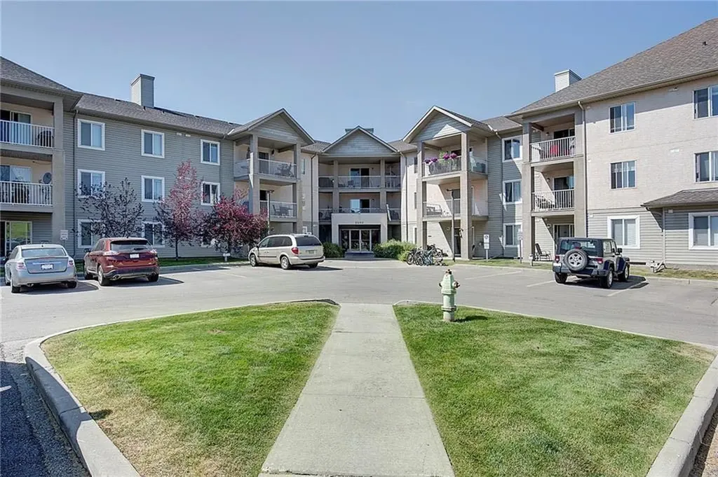 2000 Citadel Meadow Point NW Calgary AB t3g5n5