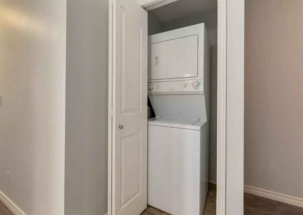 2000 Citadel Meadow Point NW Calgary AB t3g5n5