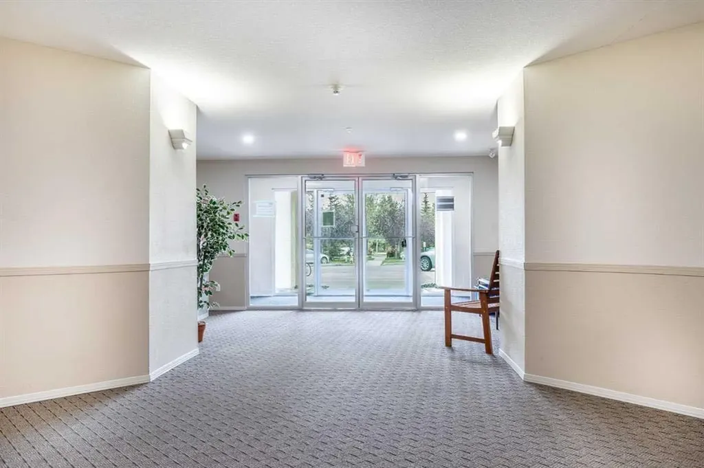 2000 Citadel Meadow Point NW Calgary AB t3g5n5