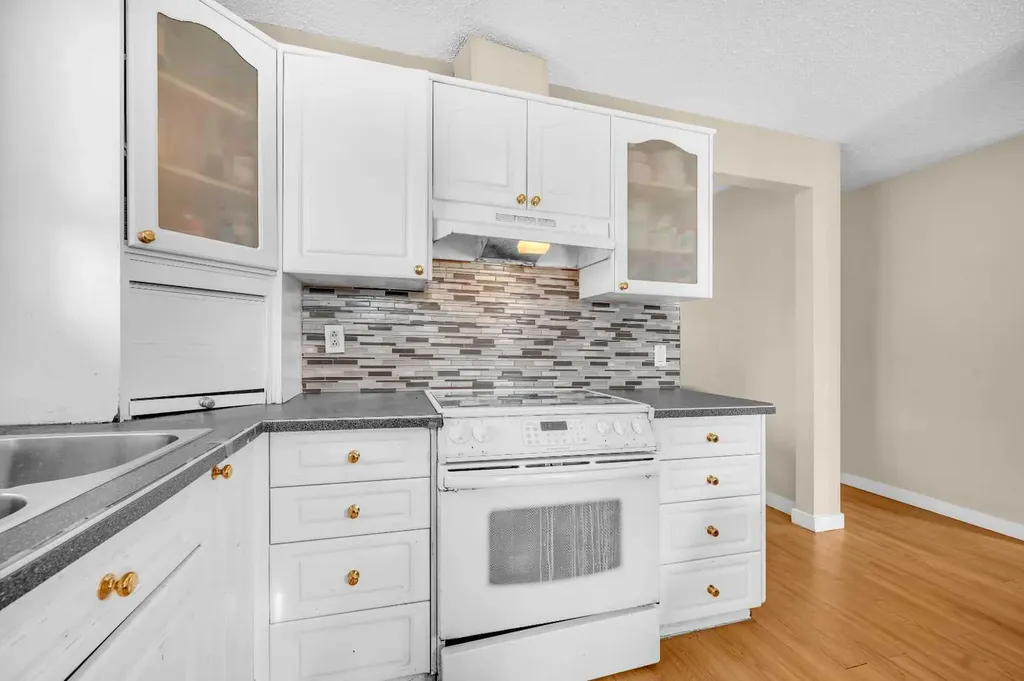 120 Castlebrook Rise NE Calgary AB T3J 1P1