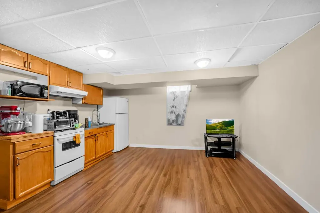 120 Castlebrook Rise NE Calgary AB T3J 1P1