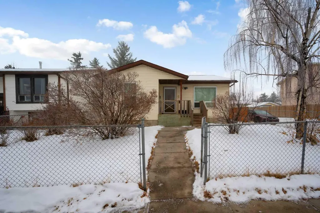 120 Castlebrook Rise NE Calgary AB T3J 1P1