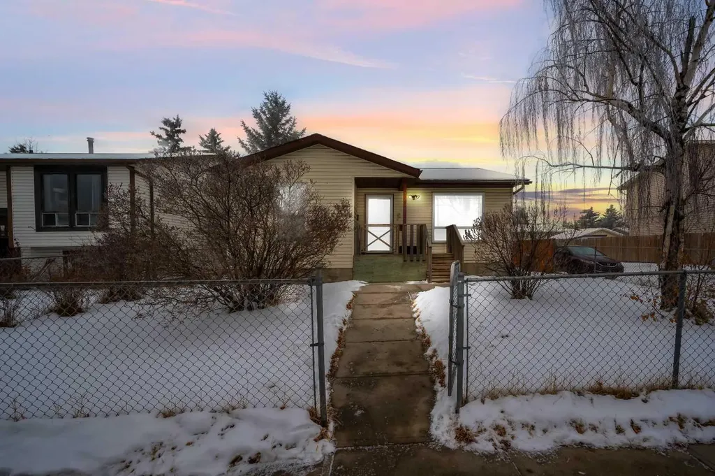 120 Castlebrook Rise NE Calgary AB T3J 1P1