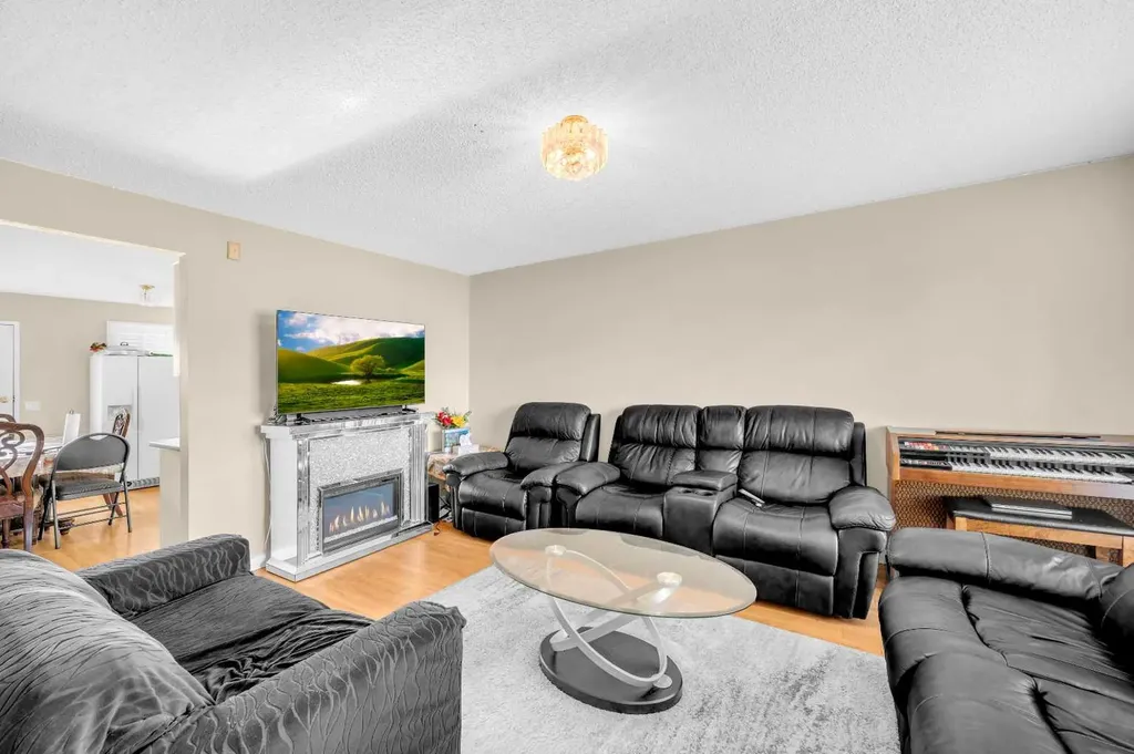120 Castlebrook Rise NE Calgary AB T3J 1P1